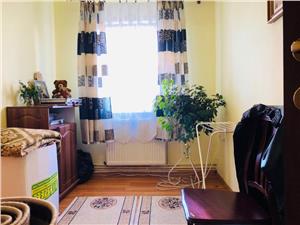 Apartament de vanzare in Sibiu - 3 camere, balcon si pivnita