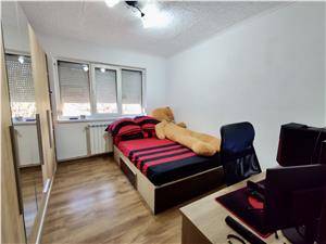 Apartament 3 camere de vanzare - Vasile Aaron, etaj 2, pivnita, garaj