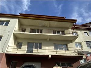 Vila cu 3 apartamente de vanzare in Sibiu -garaj/apartament -Strand II