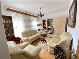 Apartament 5 camere de vanzare in Sibiu - Calea Dumbravii - curte